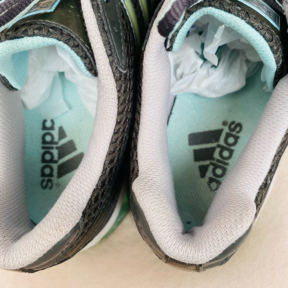 Adidas women,s size 6,5 “Boost” sneakers. Art 378080 - Picture 2 of 4